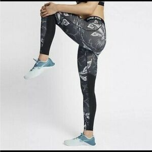 NIKE WOMENS PRO COMBAT FLOWER PRINT BLACK WHITE TRAINING TIGHTS AA1040 010 sz S